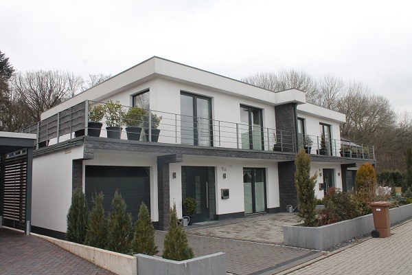Exklusive Doppelhaushälfte mit Dachterrasse, Garten und Garage!
